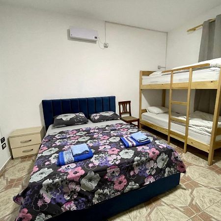 Me & You Hostel Tirana Exteriér fotografie